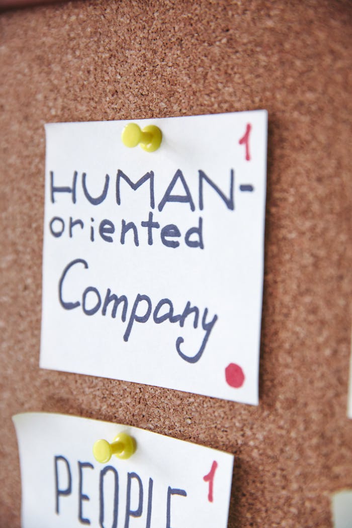 mobile-01 Handwritten notes on a corkboard illustrating a human-oriented company concept. Ideal for business innovation themes.